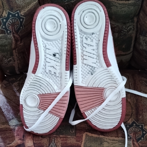 Nike White and Red Sneakers Classic Design - Picture 2 of 2